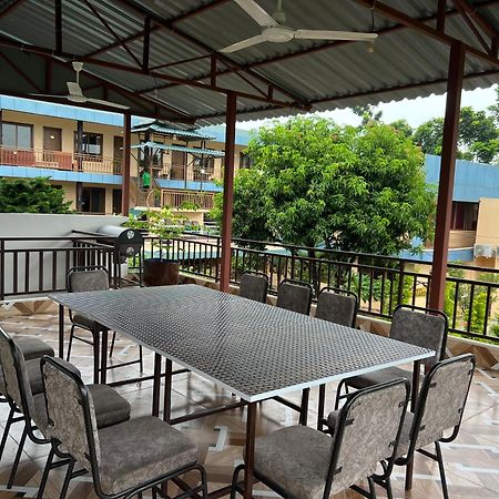 Ama Garden Sauraha Hotel Buitenkant foto