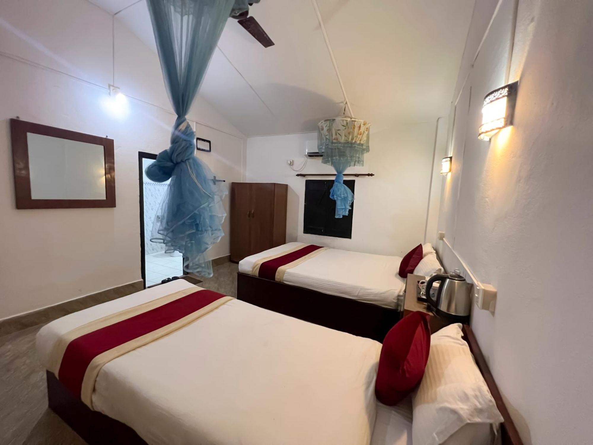 Ama Garden Sauraha Hotel Buitenkant foto