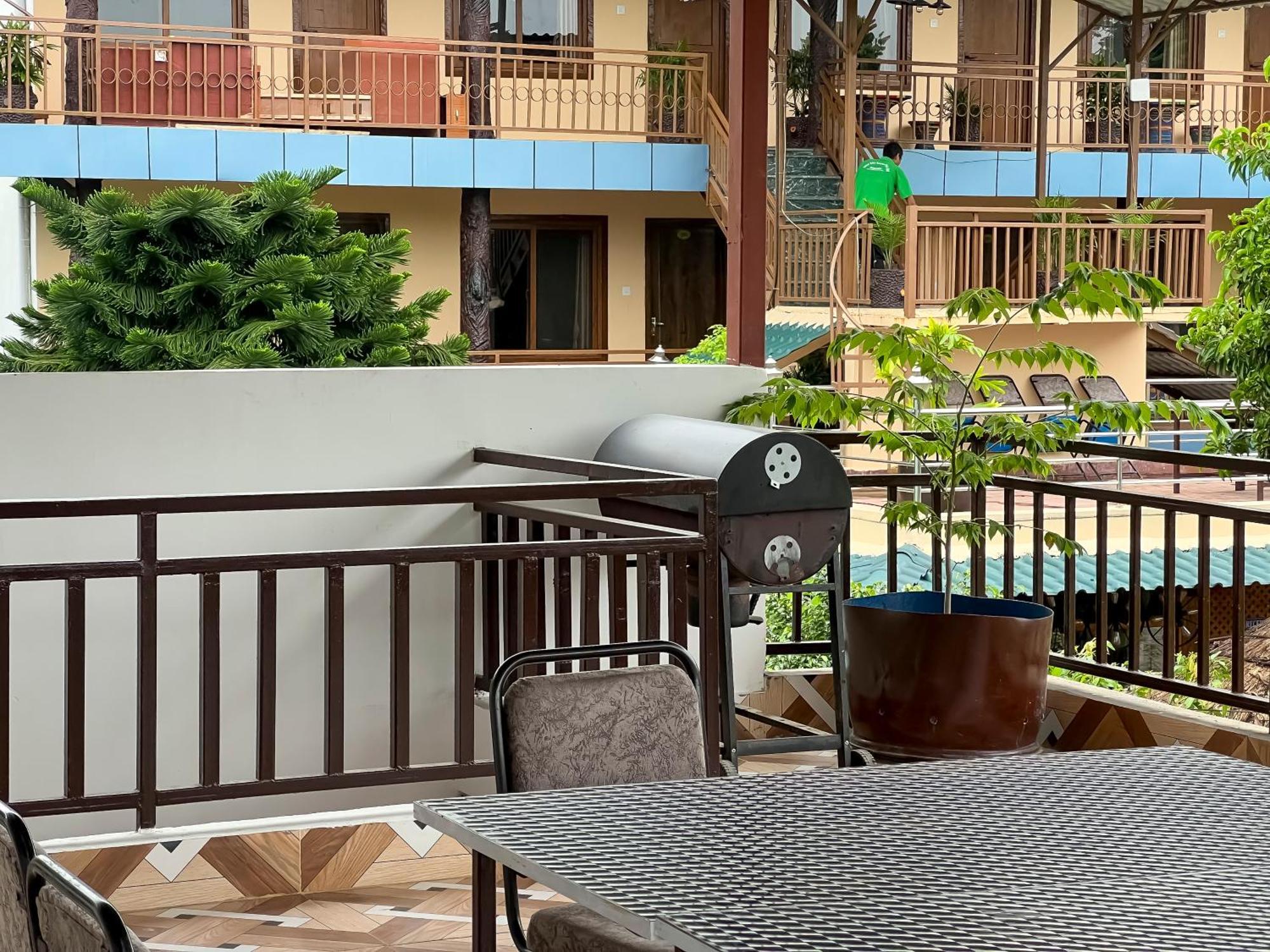 Ama Garden Sauraha Hotel Buitenkant foto