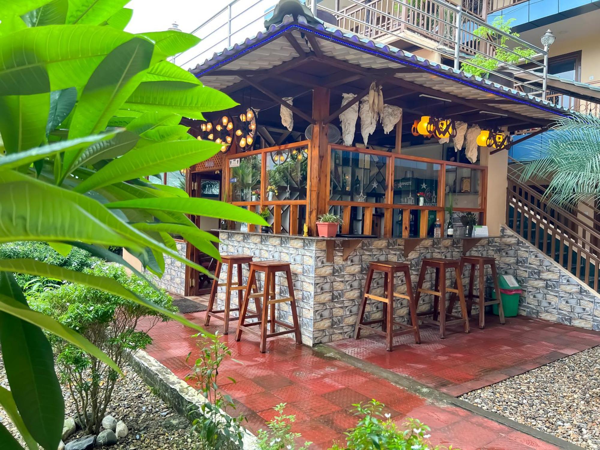 Ama Garden Sauraha Hotel Buitenkant foto