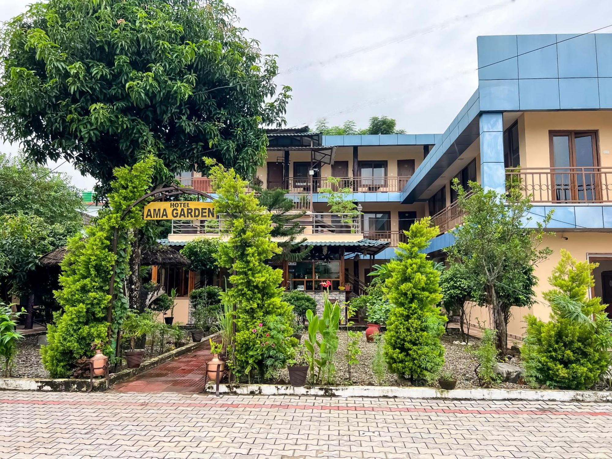 Ama Garden Sauraha Hotel Buitenkant foto