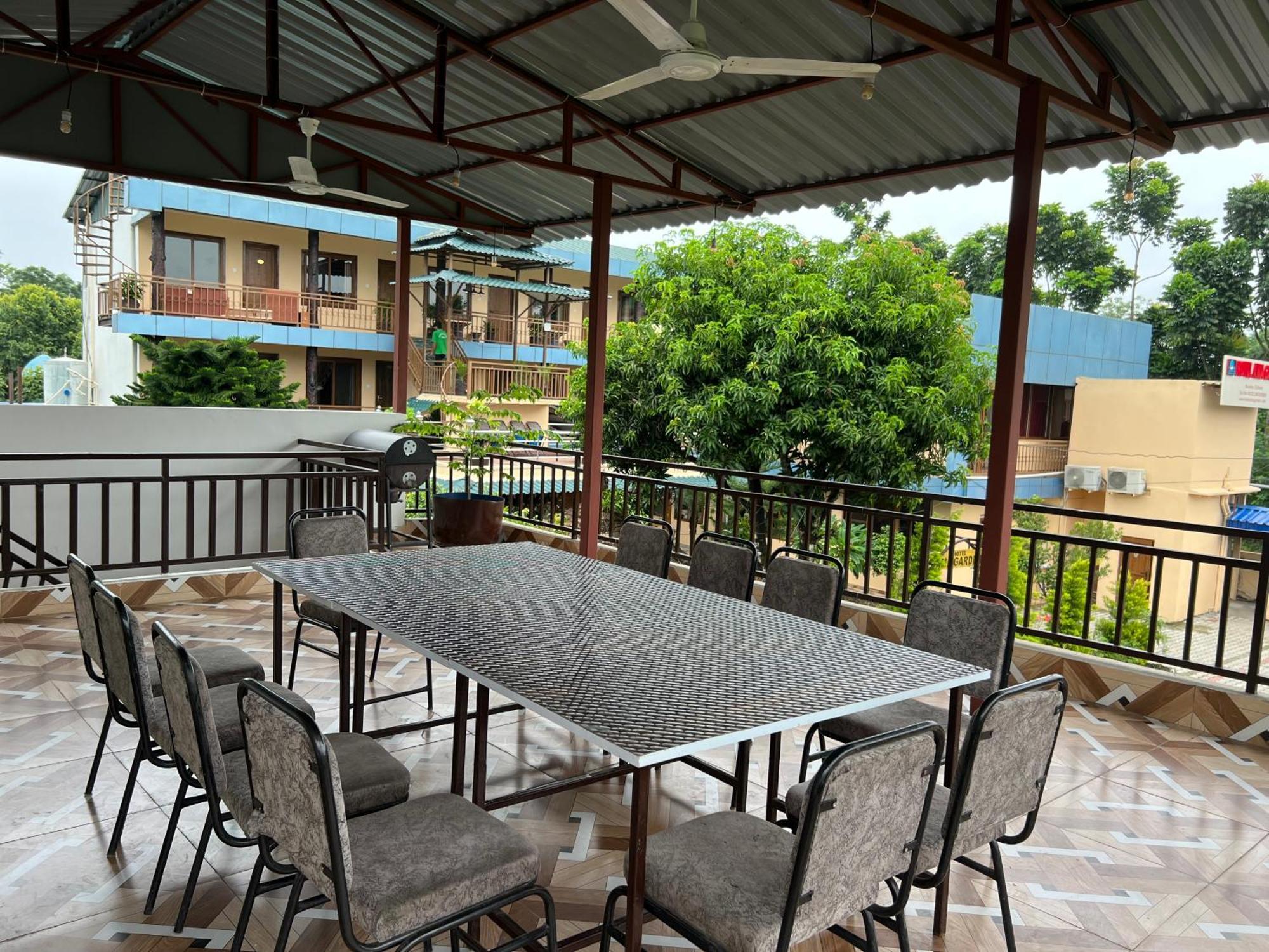 Ama Garden Sauraha Hotel Buitenkant foto