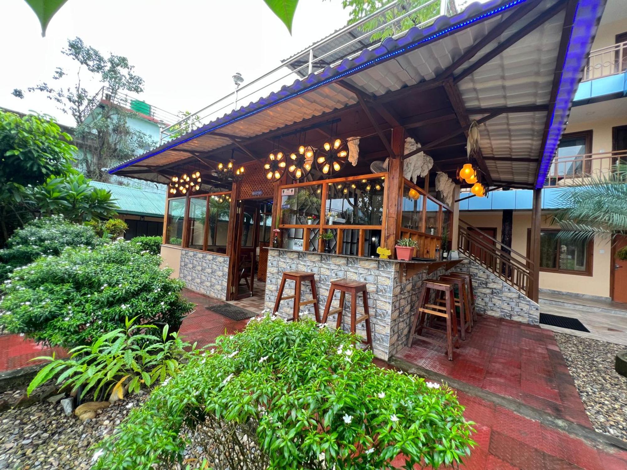 Ama Garden Sauraha Hotel Buitenkant foto
