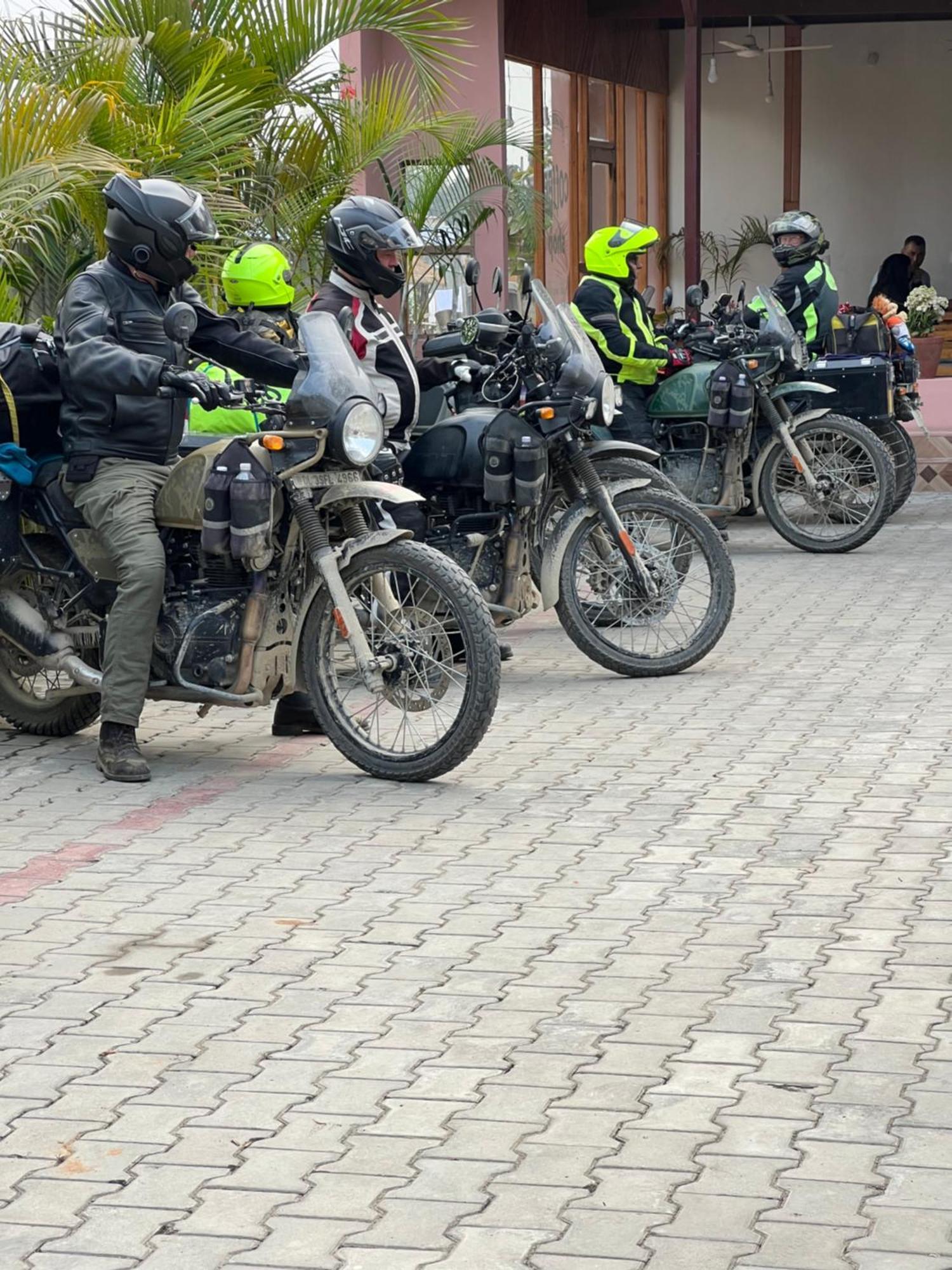 Ama Garden Sauraha Hotel Buitenkant foto