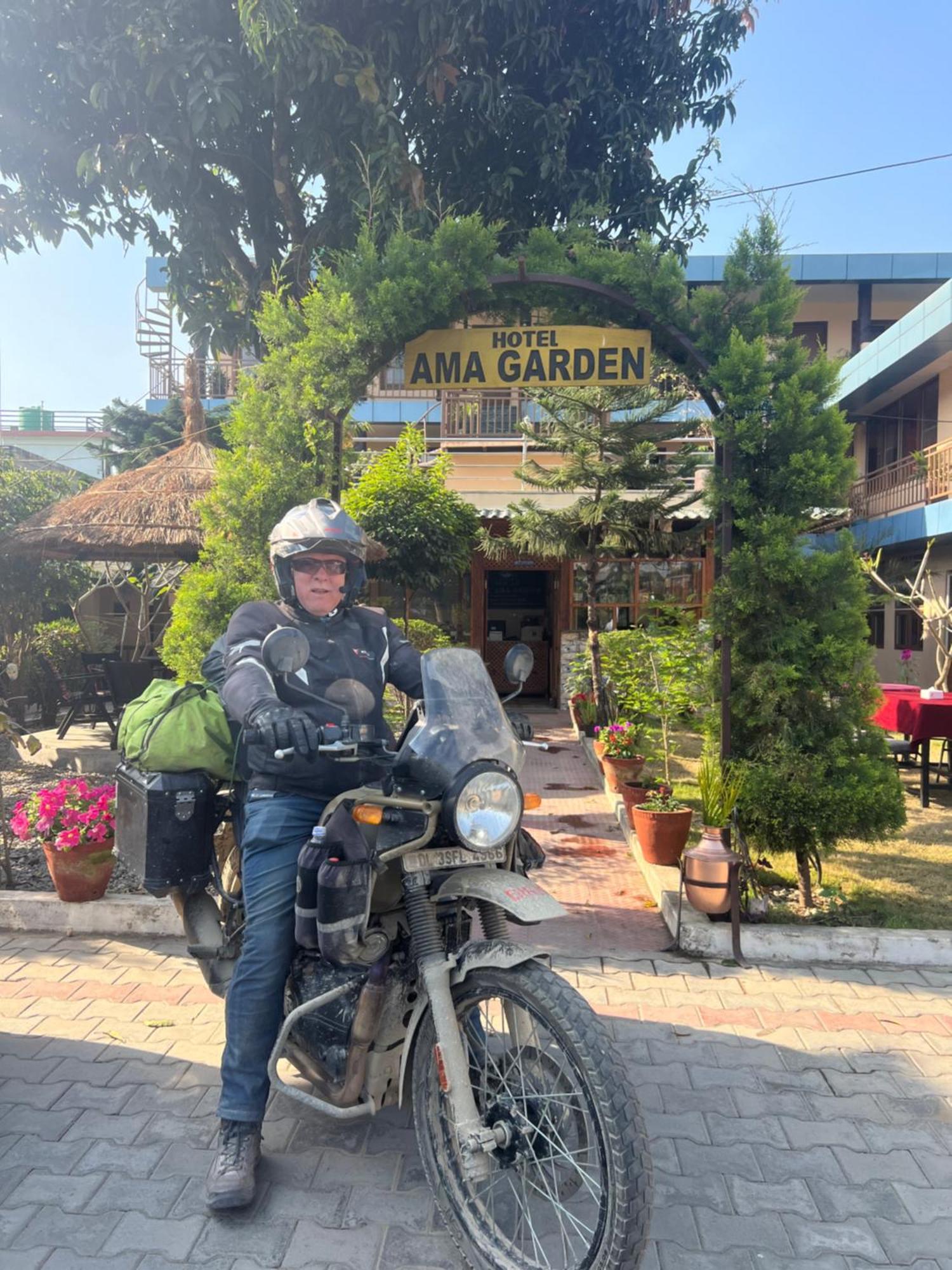 Ama Garden Sauraha Hotel Buitenkant foto