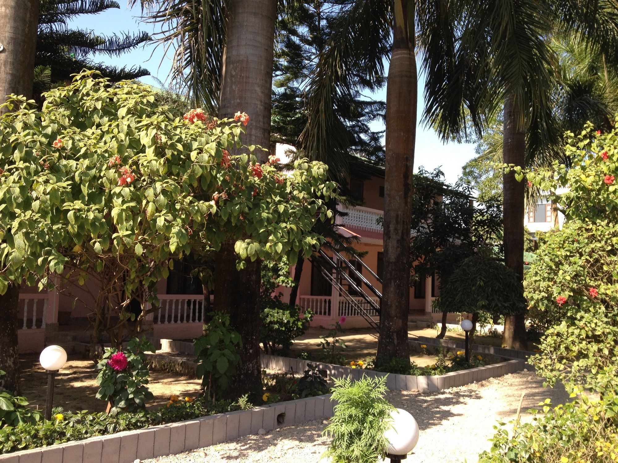 Ama Garden Sauraha Hotel Buitenkant foto