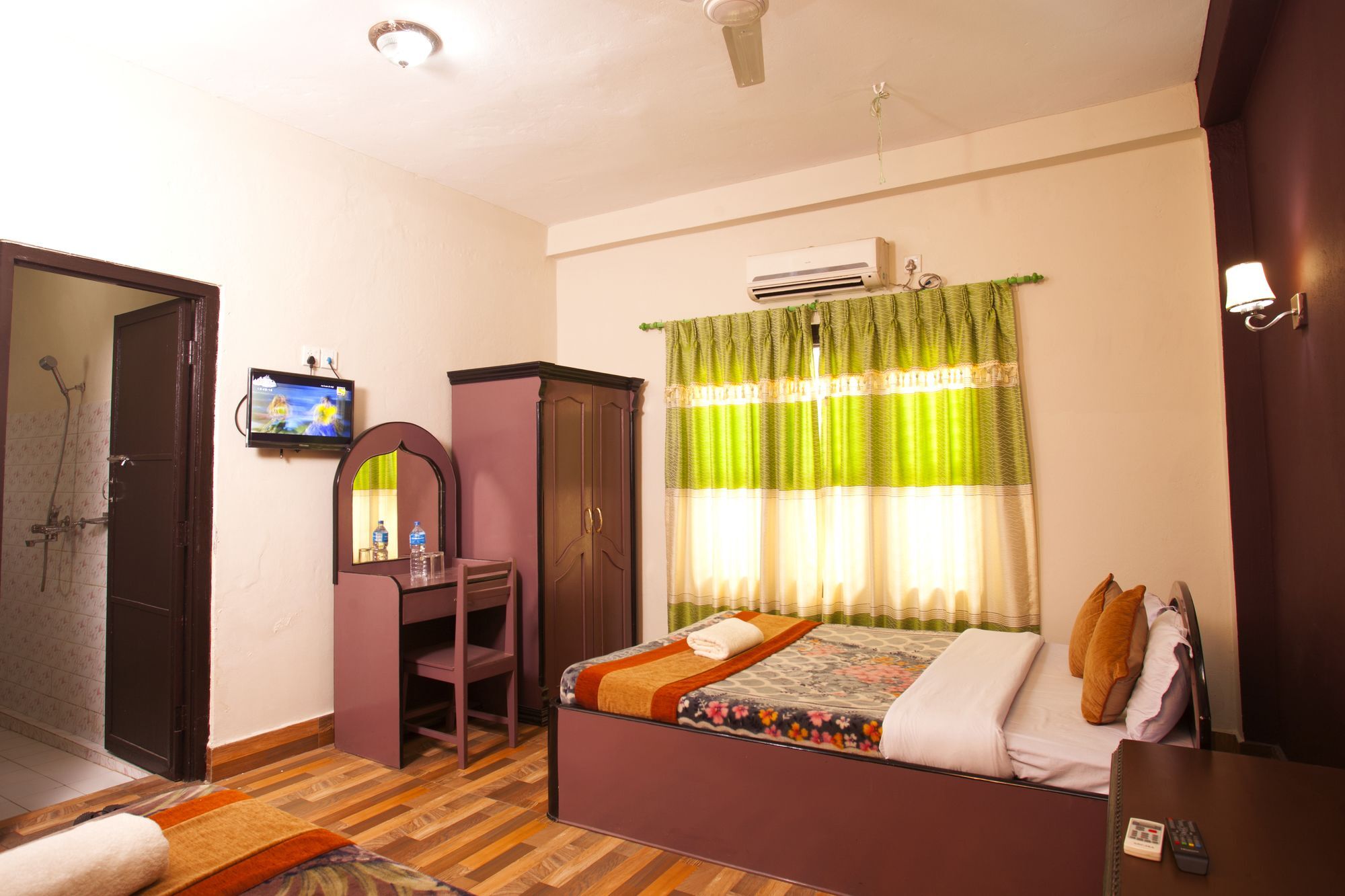 Ama Garden Sauraha Hotel Buitenkant foto