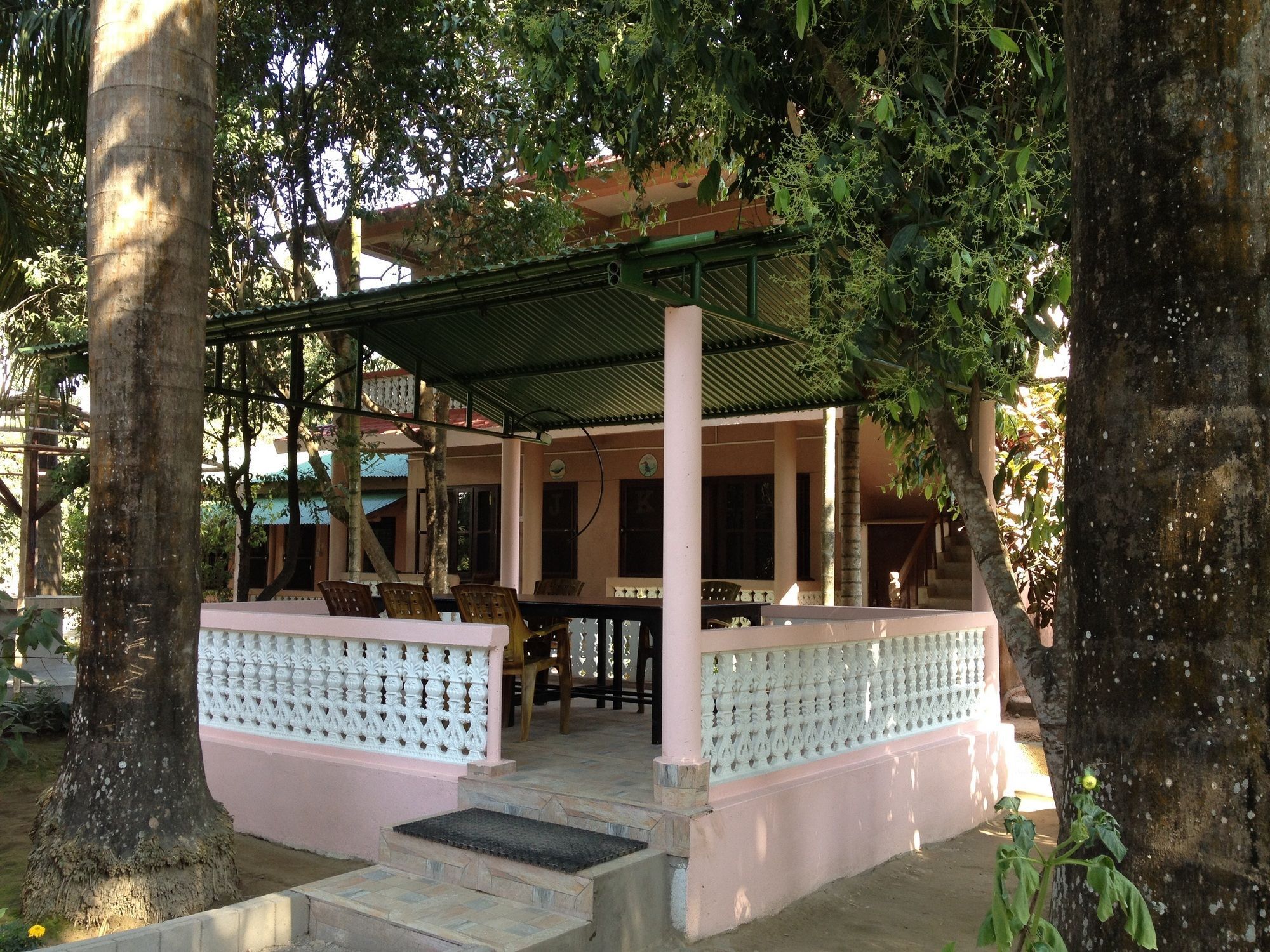Ama Garden Sauraha Hotel Buitenkant foto