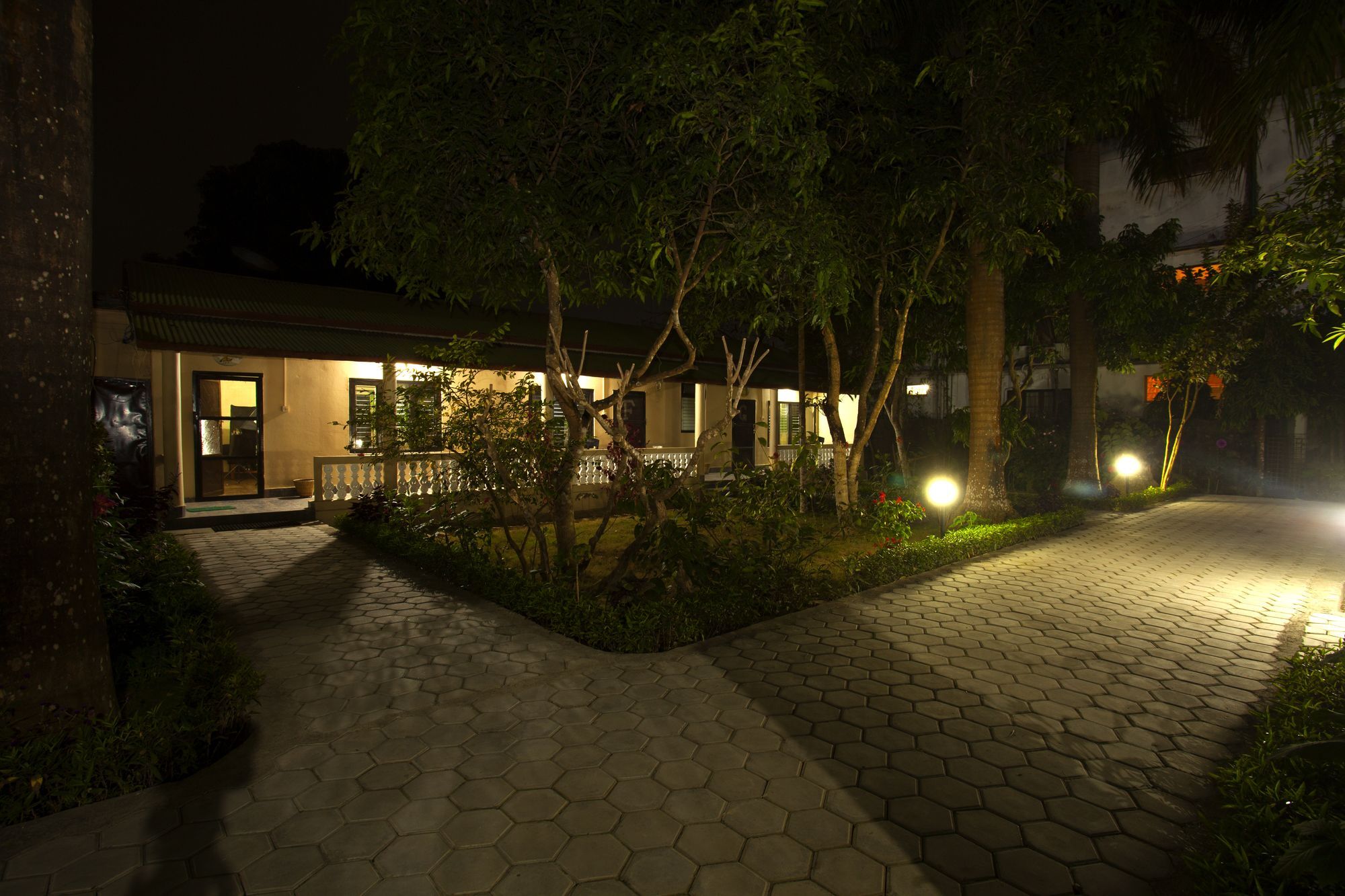 Ama Garden Sauraha Hotel Buitenkant foto