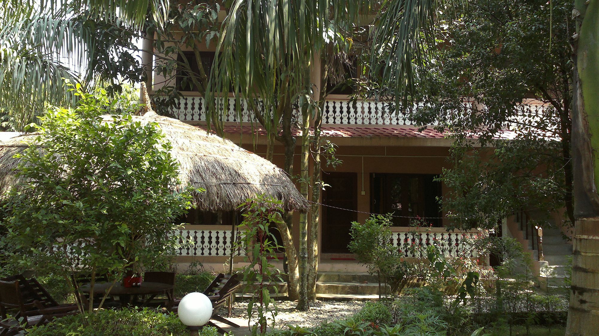 Ama Garden Sauraha Hotel Buitenkant foto